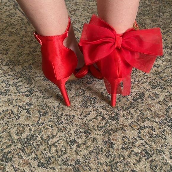 Satin red shoes - Picture 3 of 4